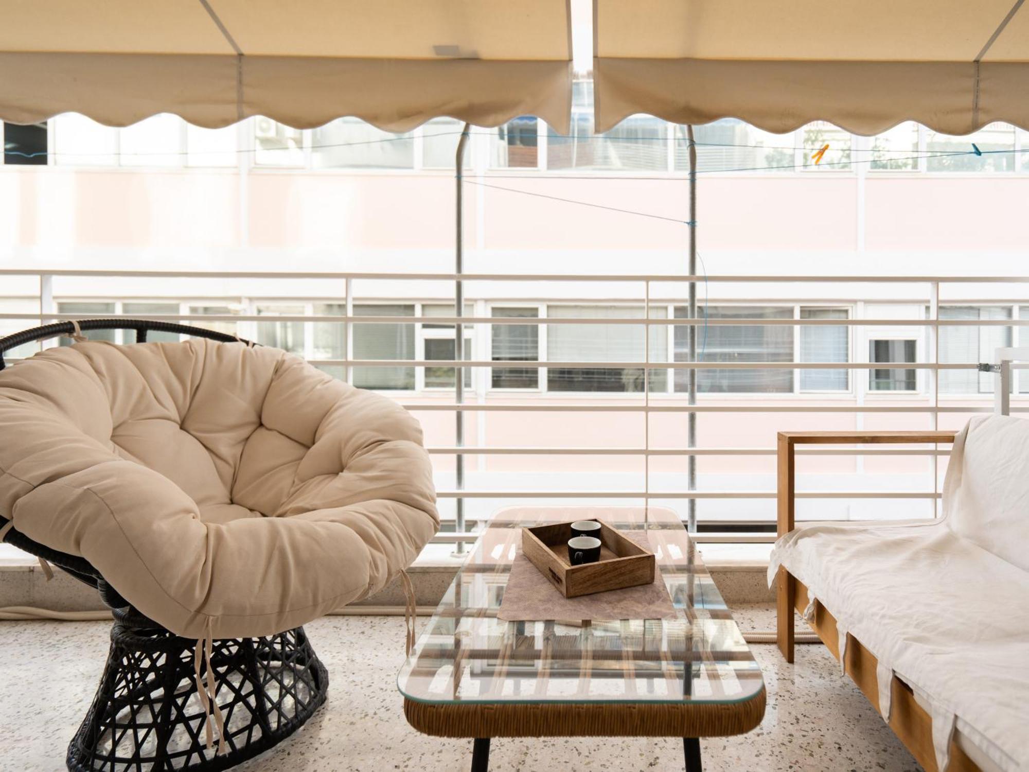 A Place 4U No6 - City Escape With Balcony Lounge & Open Living Space Atenas Exterior foto